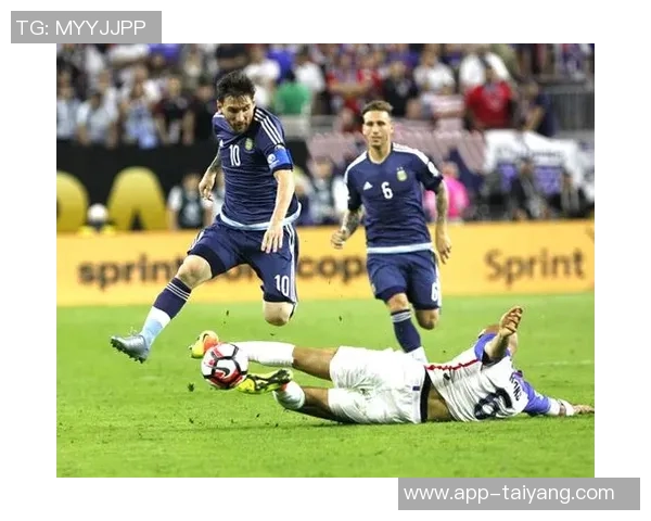 阿根廷足协主席与梅西德保罗重聚合影分享喜悦时刻